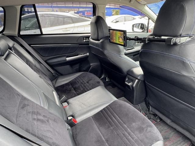 レヴォーグ 2.0GT-Sアイサイト STIエアロ・フルセグナビ・Bカメラ・BTオーディオ・LEDライト・ACC・LKA・柿本マフラー・パドルシフト・ドアバイザー・プライバシーガラス・本革ステア・ミラーウィンカー・RAYS18AW(8枚目)