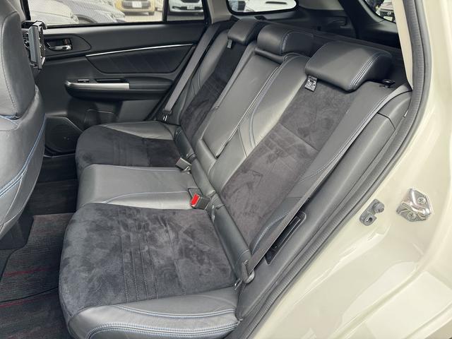 レヴォーグ 2.0GT-Sアイサイト STIエアロ・フルセグナビ・Bカメラ・BTオーディオ・LEDライト・ACC・LKA・柿本マフラー・パドルシフト・ドアバイザー・プライバシーガラス・本革ステア・ミラーウィンカー・RAYS18AW(12枚目)