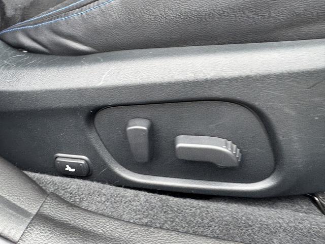 レヴォーグ 2.0GT-Sアイサイト STIエアロ・フルセグナビ・Bカメラ・BTオーディオ・LEDライト・ACC・LKA・柿本マフラー・パドルシフト・ドアバイザー・プライバシーガラス・本革ステア・ミラーウィンカー・RAYS18AW(25枚目)