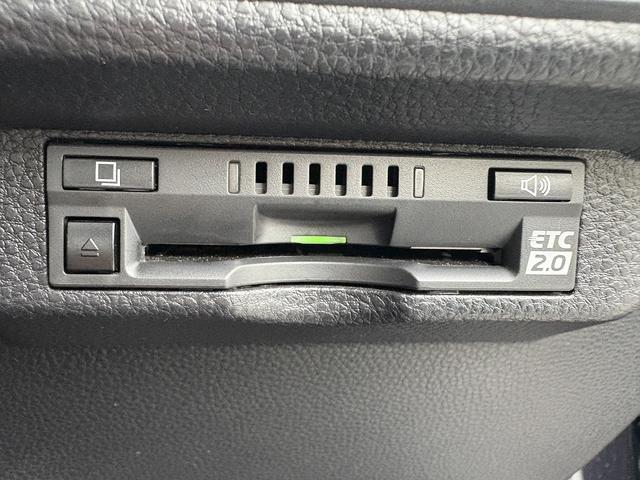 カローラツーリング ハイブリッド　ダブルバイビー　セーフティセンス・ディスプレイオーディオ・フルセグ・バックカメラ・ＥＴＣ２．０・Ｃａｒｐｌａｙ・ＢＴオーディオ・ＵＳＢ・ハーフレザー・シート＆ステアヒーター・Ｃソナー・ＲＣＴＡ・ＢＳＭ・純正１７ＡＷ（12枚目）