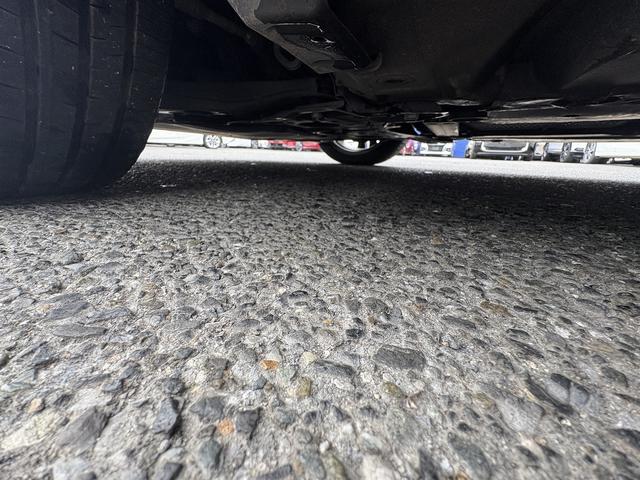 カローラツーリング ハイブリッド　ダブルバイビー　セーフティセンス・ディスプレイオーディオ・フルセグ・バックカメラ・ＥＴＣ２．０・Ｃａｒｐｌａｙ・ＢＴオーディオ・ＵＳＢ・ハーフレザー・シート＆ステアヒーター・Ｃソナー・ＲＣＴＡ・ＢＳＭ・純正１７ＡＷ（53枚目）