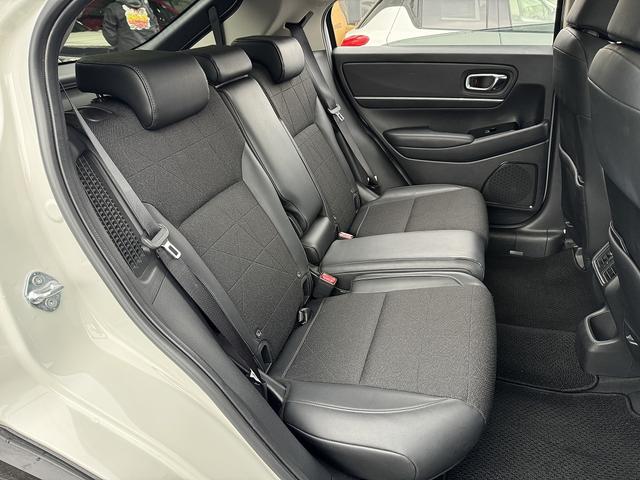 ヴェゼル e:HEV Z ホンダセンシング・ナビ・バックカメラ・ETC・BTオーディオ・スマートキー・USB・パワーバックドア・シートヒーター・ハーフレザー・ステアシフト・Cソナー・BSM・AUTOハイビーム(5枚目)