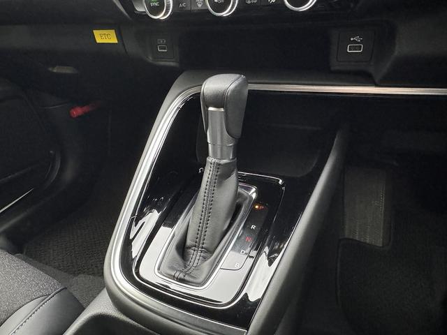 ヴェゼル e:HEV Z ホンダセンシング・ナビ・バックカメラ・ETC・BTオーディオ・スマートキー・USB・パワーバックドア・シートヒーター・ハーフレザー・ステアシフト・Cソナー・BSM・AUTOハイビーム(10枚目)