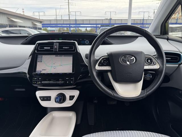 プリウス Ａ　９ｉｎフルセグナビ・Ｂカメラ・ＢＴオーディオ・ＬＥＤライト・ＡＣＣ・ＬＫＡ・ＨＵＤ・ＢＳＭ・ＡＨＢ・Ｐアシスト・ＥＴＣ・オートライト・本革ステア・１５ＡＷ・ドアバイザー・プライバシーガラス（4枚目）