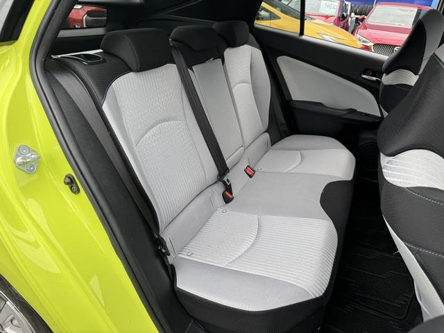 プリウス Ａ　９ｉｎフルセグナビ・Ｂカメラ・ＢＴオーディオ・ＬＥＤライト・ＡＣＣ・ＬＫＡ・ＨＵＤ・ＢＳＭ・ＡＨＢ・Ｐアシスト・ＥＴＣ・オートライト・本革ステア・１５ＡＷ・ドアバイザー・プライバシーガラス（7枚目）