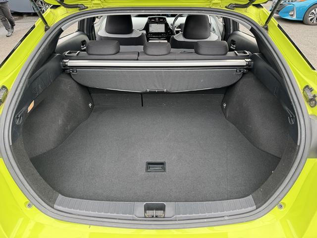 プリウス Ａ　９ｉｎフルセグナビ・Ｂカメラ・ＢＴオーディオ・ＬＥＤライト・ＡＣＣ・ＬＫＡ・ＨＵＤ・ＢＳＭ・ＡＨＢ・Ｐアシスト・ＥＴＣ・オートライト・本革ステア・１５ＡＷ・ドアバイザー・プライバシーガラス（9枚目）