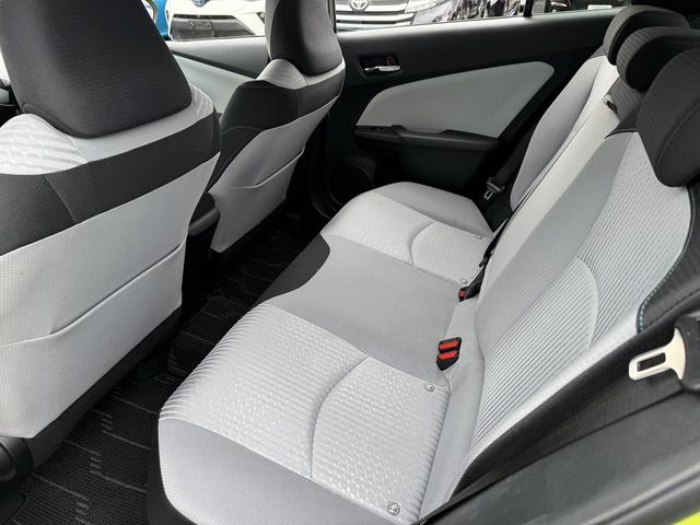 プリウス Ａ　９ｉｎフルセグナビ・Ｂカメラ・ＢＴオーディオ・ＬＥＤライト・ＡＣＣ・ＬＫＡ・ＨＵＤ・ＢＳＭ・ＡＨＢ・Ｐアシスト・ＥＴＣ・オートライト・本革ステア・１５ＡＷ・ドアバイザー・プライバシーガラス（13枚目）