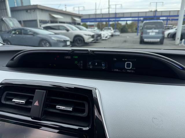 プリウス Ａ　９ｉｎフルセグナビ・Ｂカメラ・ＢＴオーディオ・ＬＥＤライト・ＡＣＣ・ＬＫＡ・ＨＵＤ・ＢＳＭ・ＡＨＢ・Ｐアシスト・ＥＴＣ・オートライト・本革ステア・１５ＡＷ・ドアバイザー・プライバシーガラス（18枚目）