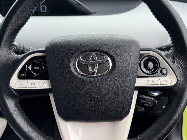 プリウス Ａ　９ｉｎフルセグナビ・Ｂカメラ・ＢＴオーディオ・ＬＥＤライト・ＡＣＣ・ＬＫＡ・ＨＵＤ・ＢＳＭ・ＡＨＢ・Ｐアシスト・ＥＴＣ・オートライト・本革ステア・１５ＡＷ・ドアバイザー・プライバシーガラス（23枚目）