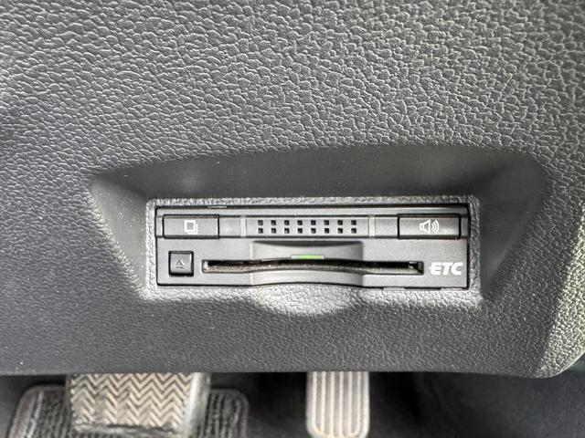 プリウス Ａ　９ｉｎフルセグナビ・Ｂカメラ・ＢＴオーディオ・ＬＥＤライト・ＡＣＣ・ＬＫＡ・ＨＵＤ・ＢＳＭ・ＡＨＢ・Ｐアシスト・ＥＴＣ・オートライト・本革ステア・１５ＡＷ・ドアバイザー・プライバシーガラス（25枚目）