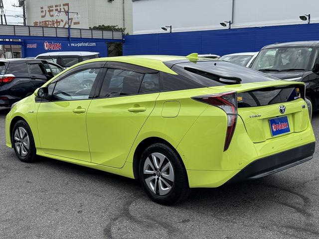 プリウス Ａ　９ｉｎフルセグナビ・Ｂカメラ・ＢＴオーディオ・ＬＥＤライト・ＡＣＣ・ＬＫＡ・ＨＵＤ・ＢＳＭ・ＡＨＢ・Ｐアシスト・ＥＴＣ・オートライト・本革ステア・１５ＡＷ・ドアバイザー・プライバシーガラス（32枚目）