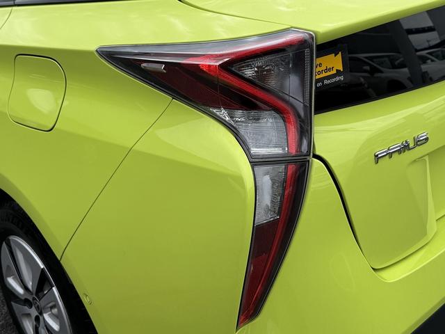 プリウス Ａ　９ｉｎフルセグナビ・Ｂカメラ・ＢＴオーディオ・ＬＥＤライト・ＡＣＣ・ＬＫＡ・ＨＵＤ・ＢＳＭ・ＡＨＢ・Ｐアシスト・ＥＴＣ・オートライト・本革ステア・１５ＡＷ・ドアバイザー・プライバシーガラス（37枚目）