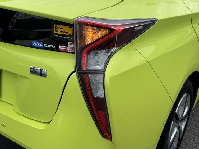 プリウス Ａ　９ｉｎフルセグナビ・Ｂカメラ・ＢＴオーディオ・ＬＥＤライト・ＡＣＣ・ＬＫＡ・ＨＵＤ・ＢＳＭ・ＡＨＢ・Ｐアシスト・ＥＴＣ・オートライト・本革ステア・１５ＡＷ・ドアバイザー・プライバシーガラス（38枚目）