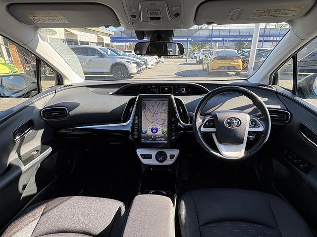 プリウスＰＨＶ Ｓナビパッケージ　フルセグナビ・Ｂカメラ・ＢＴオーディオ・ＡＣＣ・ＬＫＡ・ＡＨＢ・ＬＥＤライト・シートヒーター・スマキー・ドアバイザー・プライバシーガラス・ＥＴＣ・ＵＳＢ・本革ステア・ミラーウィンカー・（3枚目）