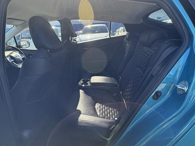 プリウスＰＨＶ Ｓナビパッケージ　フルセグナビ・Ｂカメラ・ＢＴオーディオ・ＡＣＣ・ＬＫＡ・ＡＨＢ・ＬＥＤライト・シートヒーター・スマキー・ドアバイザー・プライバシーガラス・ＥＴＣ・ＵＳＢ・本革ステア・ミラーウィンカー・（5枚目）