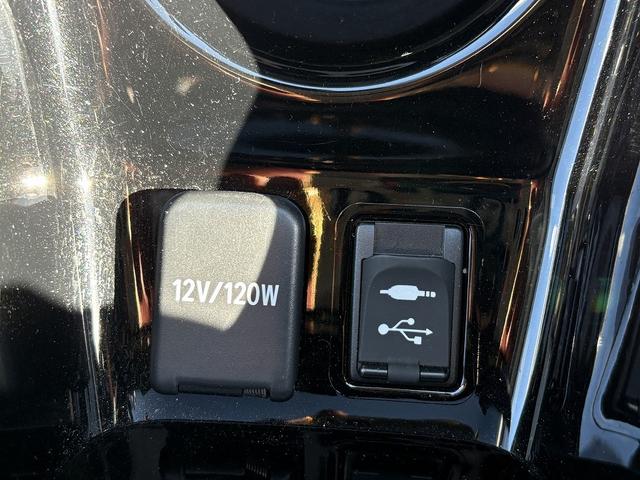 プリウスＰＨＶ Ｓナビパッケージ　フルセグナビ・Ｂカメラ・ＢＴオーディオ・ＡＣＣ・ＬＫＡ・ＡＨＢ・ＬＥＤライト・シートヒーター・スマキー・ドアバイザー・プライバシーガラス・ＥＴＣ・ＵＳＢ・本革ステア・ミラーウィンカー・（14枚目）