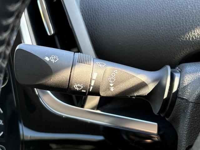 プリウスＰＨＶ Ｓナビパッケージ　フルセグナビ・Ｂカメラ・ＢＴオーディオ・ＡＣＣ・ＬＫＡ・ＡＨＢ・ＬＥＤライト・シートヒーター・スマキー・ドアバイザー・プライバシーガラス・ＥＴＣ・ＵＳＢ・本革ステア・ミラーウィンカー・（15枚目）