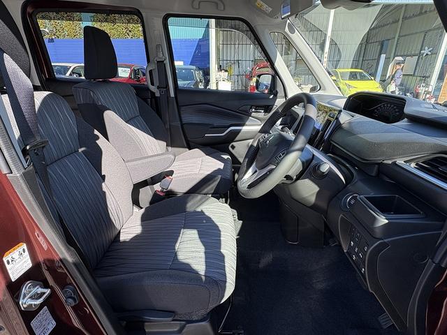 デリカＤ：２ ハイブリッドＭＺ　全周囲カメラ・フルセグナビ・ＢＴオーディオ・両Ｐスラ・ＬＥＤライト・Ｃソナー・ＡＣＣ・ＬＫＡ・ＡＨＢ・シートヒーター・プライバシーガラス・ドアバイザー・ＵＳＢ・本革ステア・ミラーウィンカー（4枚目）