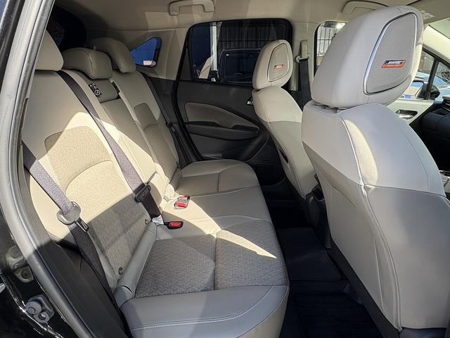 オーラ Ｇ　後期・プロパイロット・純正９型フルセグナビ・ＢＯＳＥサウンド・全周囲カメラ・Ｃａｒｐｌａｙ・ＥＴＣ２．０・Ｃソナー・ＢＳＭ・デジタルミラー・ＡＵＴＯハイビーム・ハーフレザー・純正１７ＡＷ・ドアバイザー（5枚目）