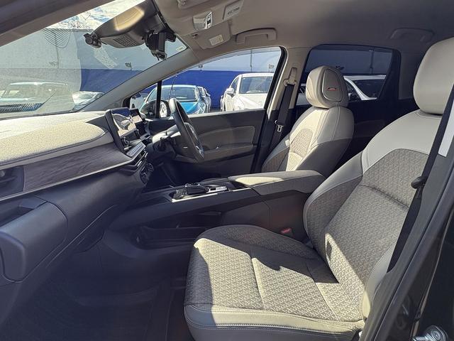 オーラ Ｇ　後期・プロパイロット・純正９型フルセグナビ・ＢＯＳＥサウンド・全周囲カメラ・Ｃａｒｐｌａｙ・ＥＴＣ２．０・Ｃソナー・ＢＳＭ・デジタルミラー・ＡＵＴＯハイビーム・ハーフレザー・純正１７ＡＷ・ドアバイザー（6枚目）