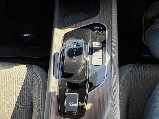 オーラ Ｇ　後期・プロパイロット・純正９型フルセグナビ・ＢＯＳＥサウンド・全周囲カメラ・Ｃａｒｐｌａｙ・ＥＴＣ２．０・Ｃソナー・ＢＳＭ・デジタルミラー・ＡＵＴＯハイビーム・ハーフレザー・純正１７ＡＷ・ドアバイザー（11枚目）