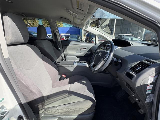 プリウスアルファ Ｓツーリングセレクション　７人乗り・１オーナー・フルセグナビ・Ｂカメラ・ＢＴオーディオ・ＬＥＤライト・ＥＴＣ・ドアバイザー・プライバシーガラス・本革ステア・ミラーウィンカー・オートライト・記録簿（4枚目）