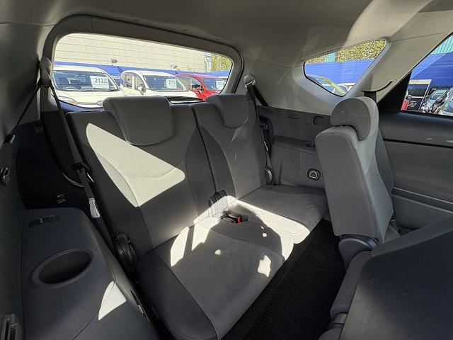 プリウスアルファ Ｓツーリングセレクション　７人乗り・１オーナー・フルセグナビ・Ｂカメラ・ＢＴオーディオ・ＬＥＤライト・ＥＴＣ・ドアバイザー・プライバシーガラス・本革ステア・ミラーウィンカー・オートライト・記録簿（6枚目）