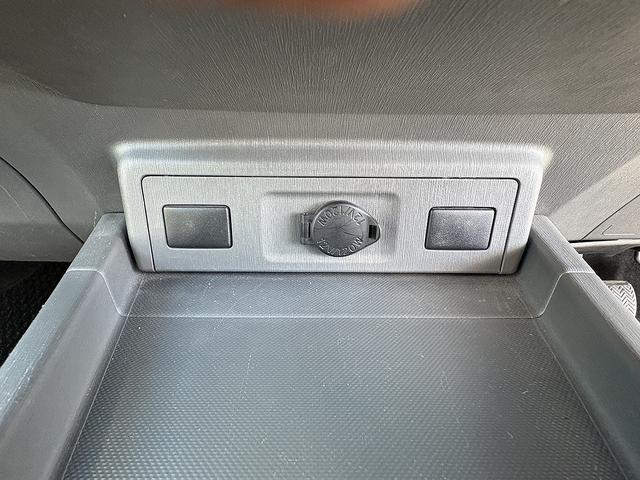 プリウスアルファ Ｓツーリングセレクション　７人乗り・１オーナー・フルセグナビ・Ｂカメラ・ＢＴオーディオ・ＬＥＤライト・ＥＴＣ・ドアバイザー・プライバシーガラス・本革ステア・ミラーウィンカー・オートライト・記録簿（22枚目）