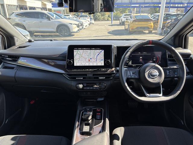 オーラ ニスモ チューンドe-パワー4WD プロパイロット・BOSEサウンド・フルセグナビ・全周囲カメラ・Carplay・USB・デジタルミラー・ワイヤレス充電・ETC2.0・パワーシート・シート&ステアヒーター・Cソナー・BSM・純正17AW(3枚目)