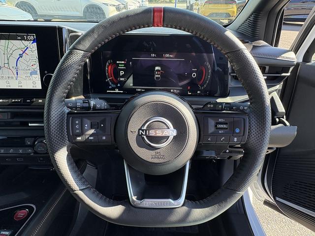 オーラ ニスモ チューンドe-パワー4WD プロパイロット・BOSEサウンド・フルセグナビ・全周囲カメラ・Carplay・USB・デジタルミラー・ワイヤレス充電・ETC2.0・パワーシート・シート&ステアヒーター・Cソナー・BSM・純正17AW(9枚目)