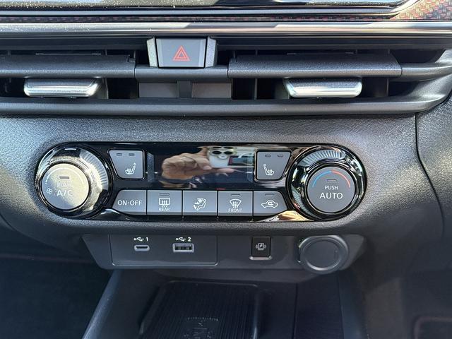 オーラ ニスモ チューンドe-パワー4WD プロパイロット・BOSEサウンド・フルセグナビ・全周囲カメラ・Carplay・USB・デジタルミラー・ワイヤレス充電・ETC2.0・パワーシート・シート&ステアヒーター・Cソナー・BSM・純正17AW(10枚目)