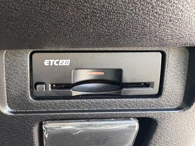 オーラ ニスモ チューンドe-パワー4WD プロパイロット・BOSEサウンド・フルセグナビ・全周囲カメラ・Carplay・USB・デジタルミラー・ワイヤレス充電・ETC2.0・パワーシート・シート&ステアヒーター・Cソナー・BSM・純正17AW(11枚目)