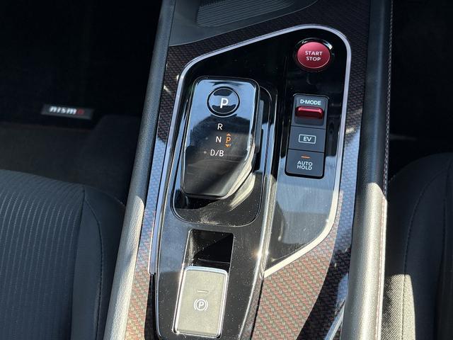 オーラ ニスモ チューンドe-パワー4WD プロパイロット・BOSEサウンド・フルセグナビ・全周囲カメラ・Carplay・USB・デジタルミラー・ワイヤレス充電・ETC2.0・パワーシート・シート&ステアヒーター・Cソナー・BSM・純正17AW(12枚目)