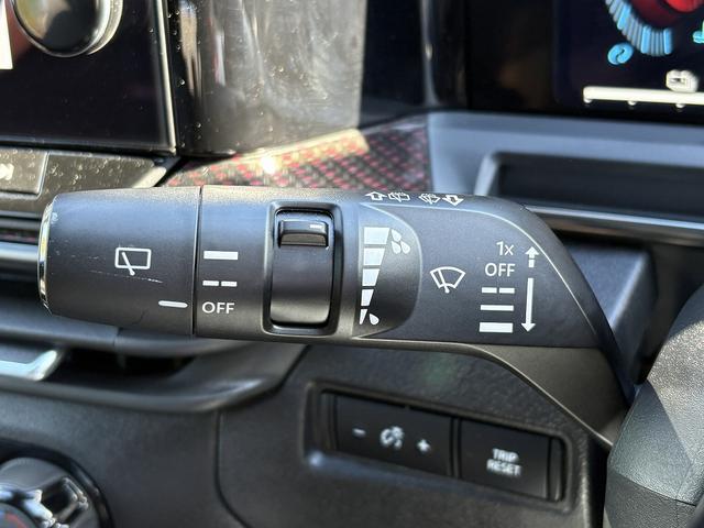 オーラ ニスモ チューンドe-パワー4WD プロパイロット・BOSEサウンド・フルセグナビ・全周囲カメラ・Carplay・USB・デジタルミラー・ワイヤレス充電・ETC2.0・パワーシート・シート&ステアヒーター・Cソナー・BSM・純正17AW(30枚目)