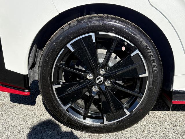 オーラ ニスモ チューンドe-パワー4WD プロパイロット・BOSEサウンド・フルセグナビ・全周囲カメラ・Carplay・USB・デジタルミラー・ワイヤレス充電・ETC2.0・パワーシート・シート&ステアヒーター・Cソナー・BSM・純正17AW(56枚目)