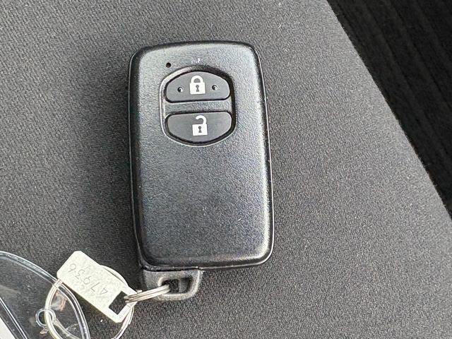 アクア 後期・Sセンス・ナビ・Bカメラ・BTオーディオ・LEDライト・PCS・AHB・LKA・Cソナー・スマキー・プライバシーガラス・ミラーウィンカー・オートライト・ETC・記録簿(21枚目)