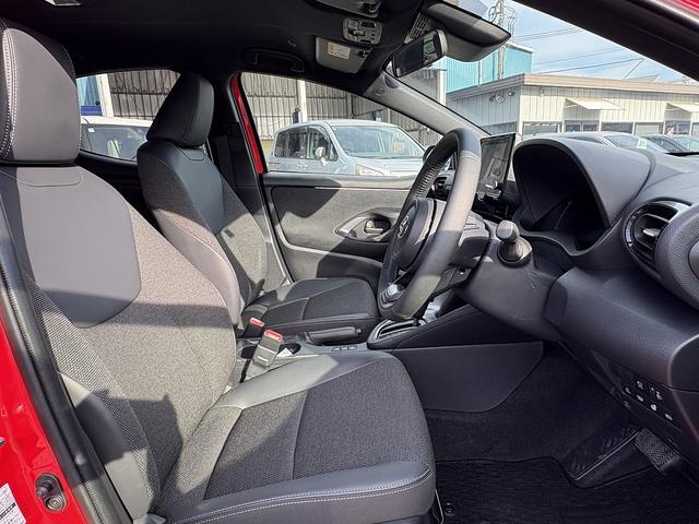 ヤリス ハイブリッドZ セーフティセンス・ディスプレイオーディオ・フルセグナビ・全周囲カメラ・ETC2.0・Carplay・BTオーディオ・シート&ステアヒーター・AC100V電源・Cソナー・BSM・RCTA・HUD(4枚目)