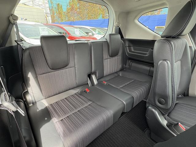 フリードハイブリッド ハイブリッド・EX 両Pスライド・Rモニター・フルセグ9inナビ・Bカメラ・BTオーディオ・LEDライト・ACC・LKA・シートヒーター・ドアバイザー・プライバシーガラス・本革ステア・ETC・15AW・オートライト(6枚目)