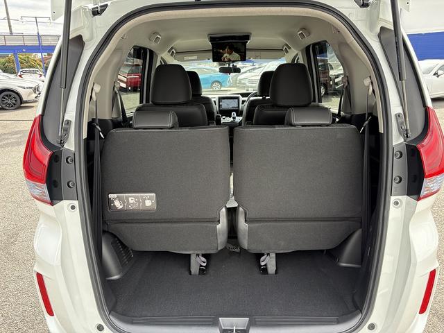 フリードハイブリッド ハイブリッド・EX 両Pスライド・Rモニター・フルセグ9inナビ・Bカメラ・BTオーディオ・LEDライト・ACC・LKA・シートヒーター・ドアバイザー・プライバシーガラス・本革ステア・ETC・15AW・オートライト(7枚目)