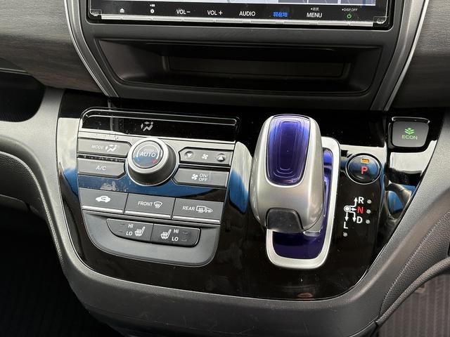 フリードハイブリッド ハイブリッド・EX 両Pスライド・Rモニター・フルセグ9inナビ・Bカメラ・BTオーディオ・LEDライト・ACC・LKA・シートヒーター・ドアバイザー・プライバシーガラス・本革ステア・ETC・15AW・オートライト(11枚目)