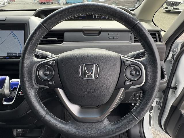 フリードハイブリッド ハイブリッド・EX 両Pスライド・Rモニター・フルセグ9inナビ・Bカメラ・BTオーディオ・LEDライト・ACC・LKA・シートヒーター・ドアバイザー・プライバシーガラス・本革ステア・ETC・15AW・オートライト(14枚目)