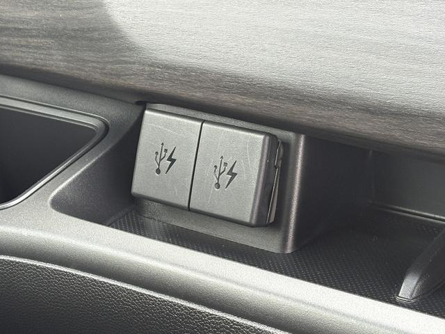 フリードハイブリッド ハイブリッド・EX 両Pスライド・Rモニター・フルセグ9inナビ・Bカメラ・BTオーディオ・LEDライト・ACC・LKA・シートヒーター・ドアバイザー・プライバシーガラス・本革ステア・ETC・15AW・オートライト(29枚目)