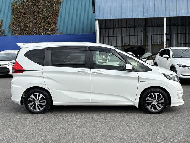 フリードハイブリッド ハイブリッド・EX 両Pスライド・Rモニター・フルセグ9inナビ・Bカメラ・BTオーディオ・LEDライト・ACC・LKA・シートヒーター・ドアバイザー・プライバシーガラス・本革ステア・ETC・15AW・オートライト(44枚目)