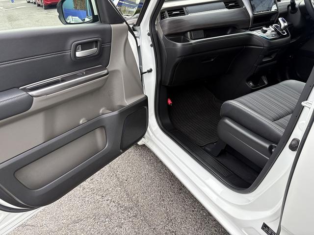 フリードハイブリッド ハイブリッド・EX 両Pスライド・Rモニター・フルセグ9inナビ・Bカメラ・BTオーディオ・LEDライト・ACC・LKA・シートヒーター・ドアバイザー・プライバシーガラス・本革ステア・ETC・15AW・オートライト(48枚目)