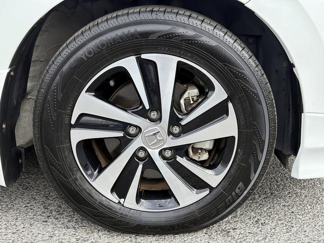 フリードハイブリッド ハイブリッド・EX 両Pスライド・Rモニター・フルセグ9inナビ・Bカメラ・BTオーディオ・LEDライト・ACC・LKA・シートヒーター・ドアバイザー・プライバシーガラス・本革ステア・ETC・15AW・オートライト(49枚目)