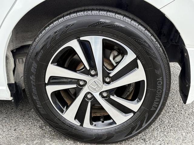 フリードハイブリッド ハイブリッド・EX 両Pスライド・Rモニター・フルセグ9inナビ・Bカメラ・BTオーディオ・LEDライト・ACC・LKA・シートヒーター・ドアバイザー・プライバシーガラス・本革ステア・ETC・15AW・オートライト(52枚目)