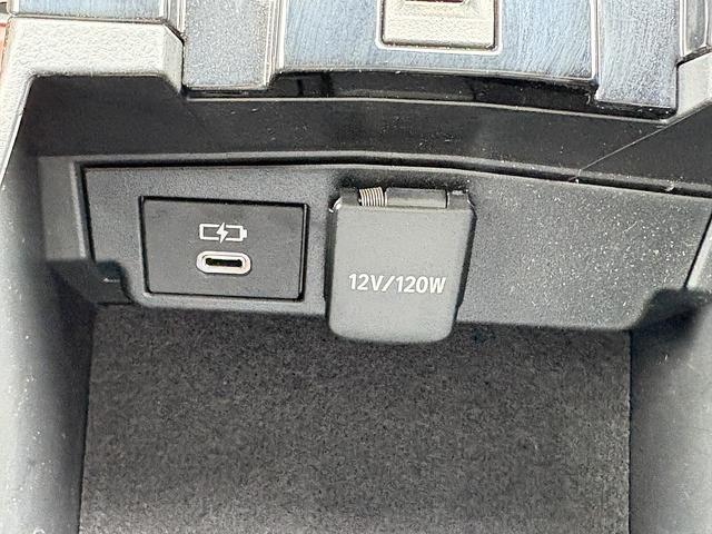 カローラツーリング ダブルバイビー Sセンス・1オーナー・フルセグ・Bカメラ・BTオーディオ・LEDライト・ACC・LKA・AHB・Cソナー・ハーフレザー・USB・ETC・本革ステア・プライバシーガラス・ミラーウィンカー・17AW(29枚目)