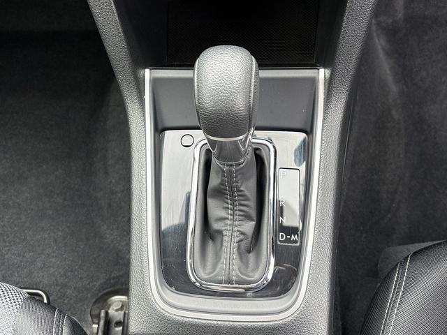 アイサイト・フルセグナビ・バックカメラ・ＢＴオーディオ・ＥＴＣ・スマートキー・ＵＳＢ・パワーシート・シートヒーター・ステアシフト・リアＣソナー・ＢＳＭ・ＡＵＴＯハイビーム・純正１８ＡＷ