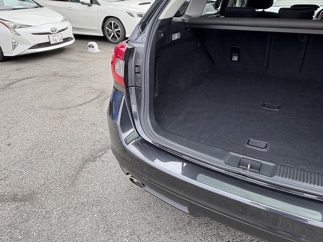 アイサイト・フルセグナビ・バックカメラ・ＢＴオーディオ・ＥＴＣ・スマートキー・ＵＳＢ・パワーシート・シートヒーター・ステアシフト・リアＣソナー・ＢＳＭ・ＡＵＴＯハイビーム・純正１８ＡＷ