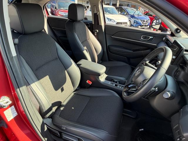 ヴェゼル e:HEV Z 全周囲カメラ・フルセグナビ・BTオーディオ・LEDライト・ACC・LKA・AHB・BSM・Pバックドア・Cソナー・ドアバイザー・プライバシーガラス・ハーフレザー・シートヒーター・パドルシフト(5枚目)